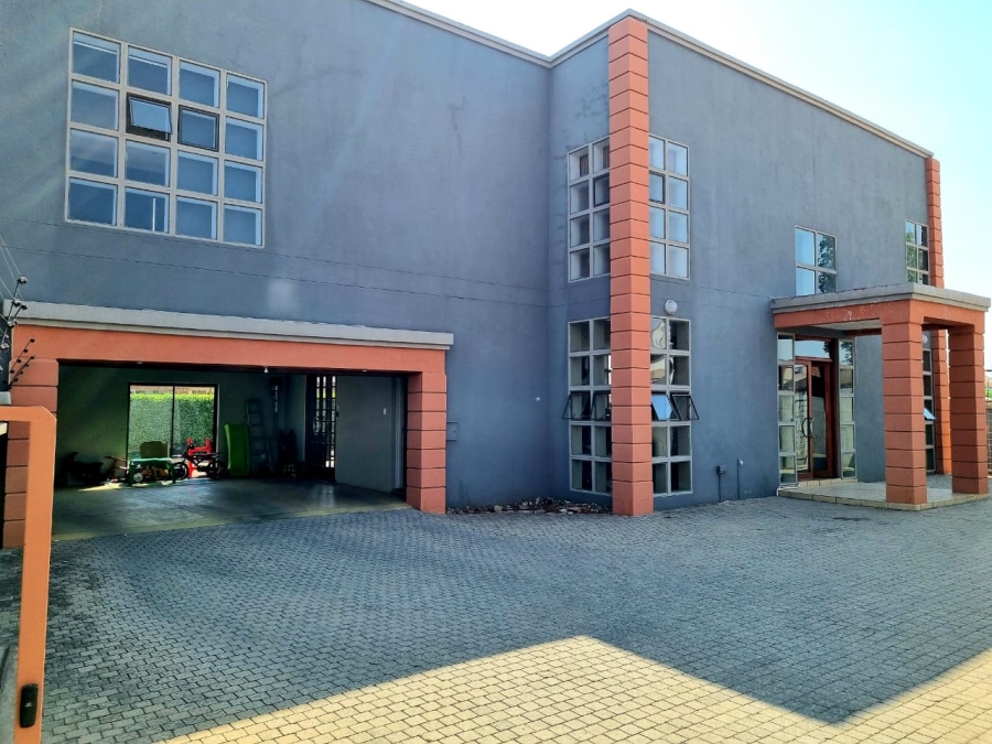 4 Bedroom Property for Sale in Roylglen Gardens Northern Cape